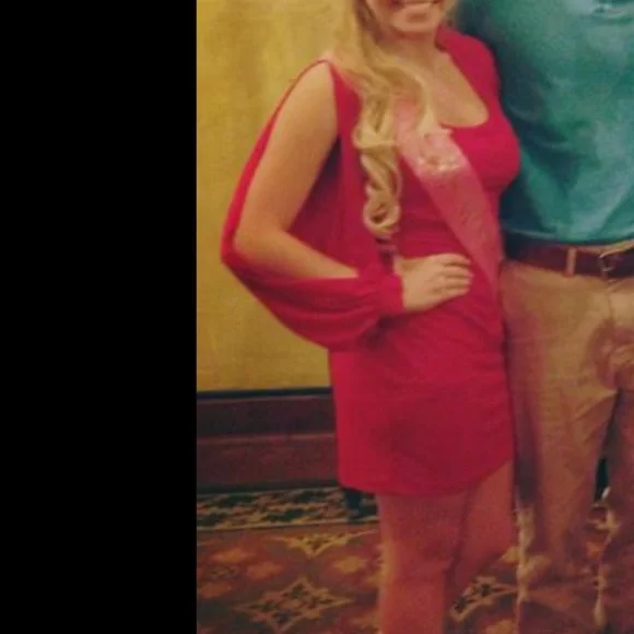 Low back Red Dress - Picture 7 of 7